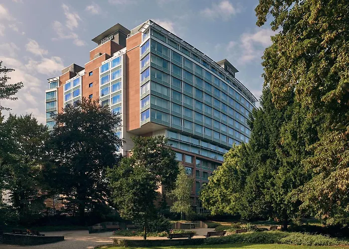 Hotel con piscina: Hilton Frankfurt City Centre